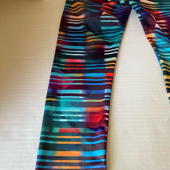 Athleta Rainbow Stripe Laser Beam Sonar Cropped Leggings Size Small - Picture 7 of 15